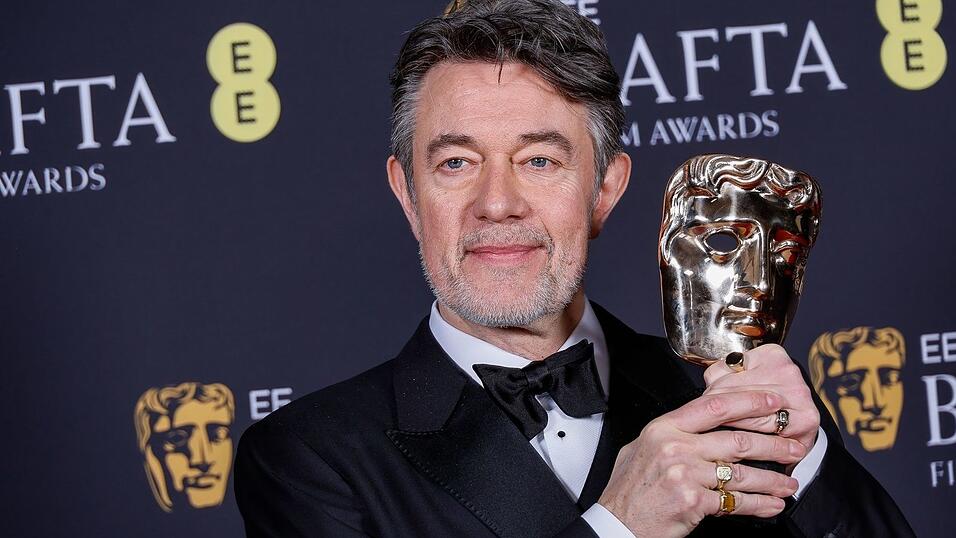 Peter Straughan erhielt den Preis für das Beste Adaptierte Drehbuch für «Konklave»