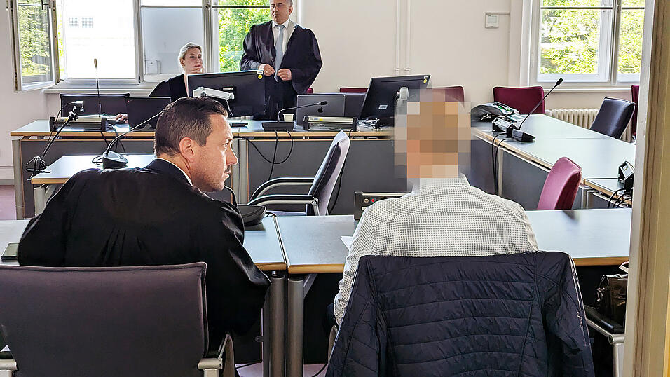 Der Angeklagte und sein Anwalt Philipp Pruy. Der Angeklagte und sein Anwalt Philipp Pruy.