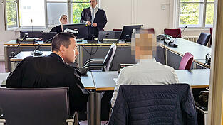 Der Angeklagte und sein Anwalt Philipp Pruy.