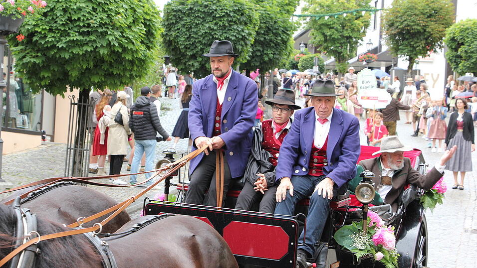 Das war der Bierzelteinzug beim Bad Kötztinger Pfingstvolksfest 2025. Das war der Bierzelteinzug beim Bad Kötztinger Pfingstvolksfest 2025.