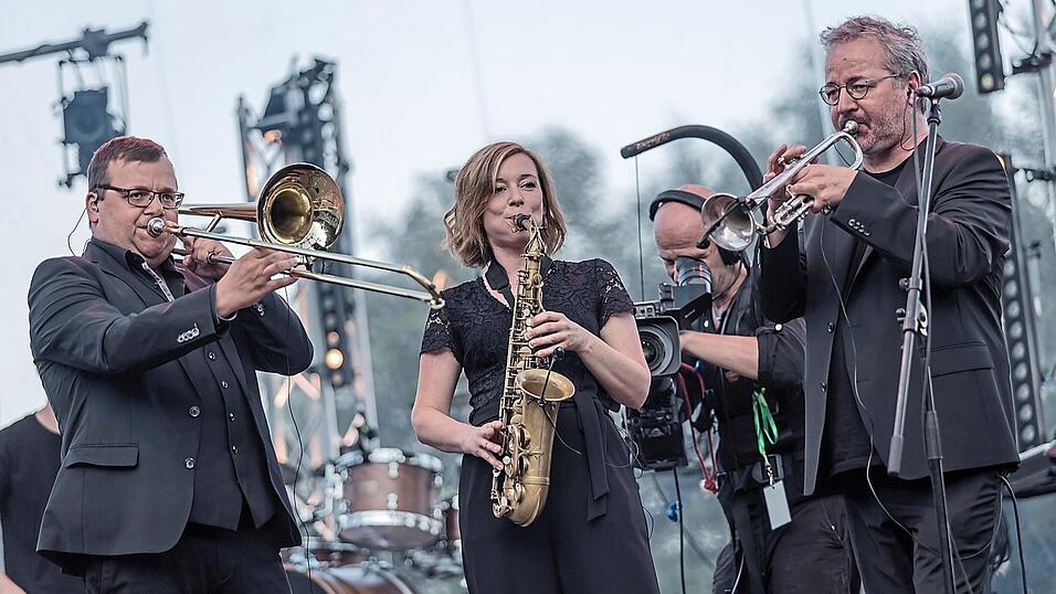Der 'niederbayerische Bläsersatz' in der Ringlstetter-Band (v. l.): Andreas Stich, Steffi Kreilinger und Stefan Lang. Der 'niederbayerische Bläsersatz' in der Ringlstetter-Band (v. l.): Andreas Stich, Steffi Kreilinger und Stefan Lang.