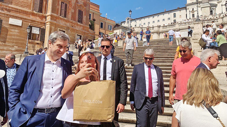 Ein Foto auf der Spanischen Treppe: S&ouml;der wei&szlig; seine Auftritte zu inszenieren.