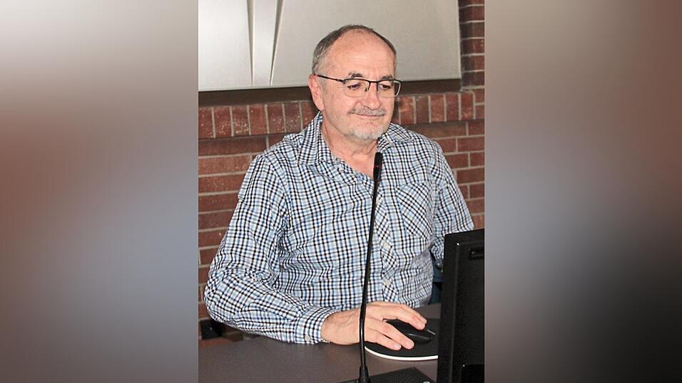 Martin Sansoni, Leiter des Veterinäramts Straubing-Bogen, schildert die aktuelle Tierseuchenlage am Mittwochnachmittag im Landratsamt. Martin Sansoni, Leiter des Veterinäramts Straubing-Bogen, schildert die aktuelle Tierseuchenlage am Mittwochnachmittag im Landratsamt.