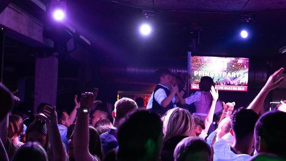 Zum Kontakte kn&uuml;pfen und Feiern in die Disco? Das machen mittlerweile nicht mehr alle Jugendlichen so.