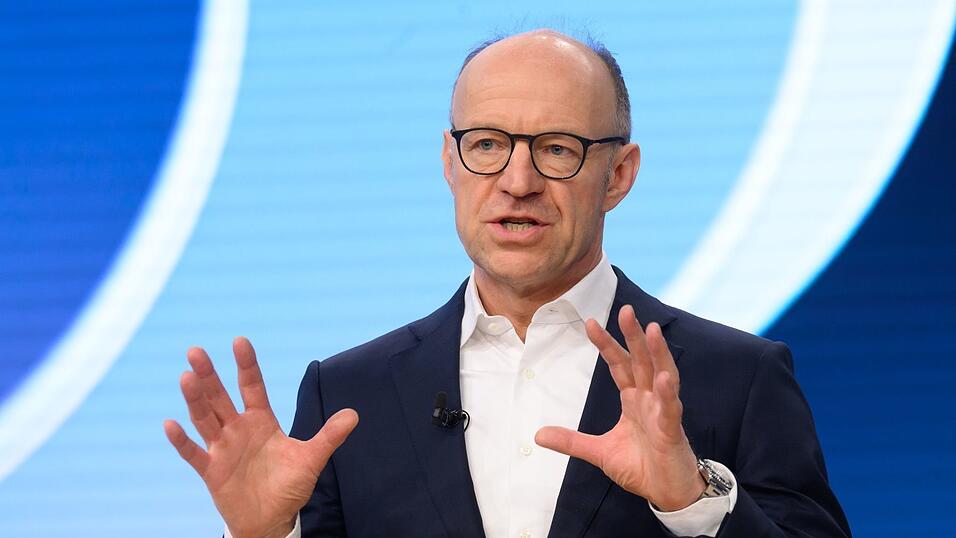 VW-Finanzchef Arno Antlitz hatte erst im September die Gewinnprognose gekappt. (Archivbild) VW-Finanzchef Arno Antlitz hatte erst im September die Gewinnprognose gekappt. (Archivbild)
