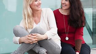 Anna Pfeffer sind Ulrike Mayrhofer (rechts) und Carmen Schmit. Anna Pfeffer sind Ulrike Mayrhofer (rechts) und Carmen Schmit.