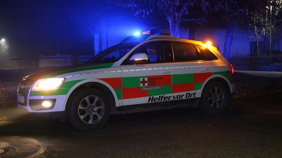 Von dem alten Wohnwagen in Bernhardswald (Kreis Regensburg) blieb nach dem Brand nicht mehr viel &uuml;brig.