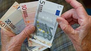 Im Juli 2022 sollen die Renten um mehr als f&uuml;nf Prozent steigen. (Symbolbild)