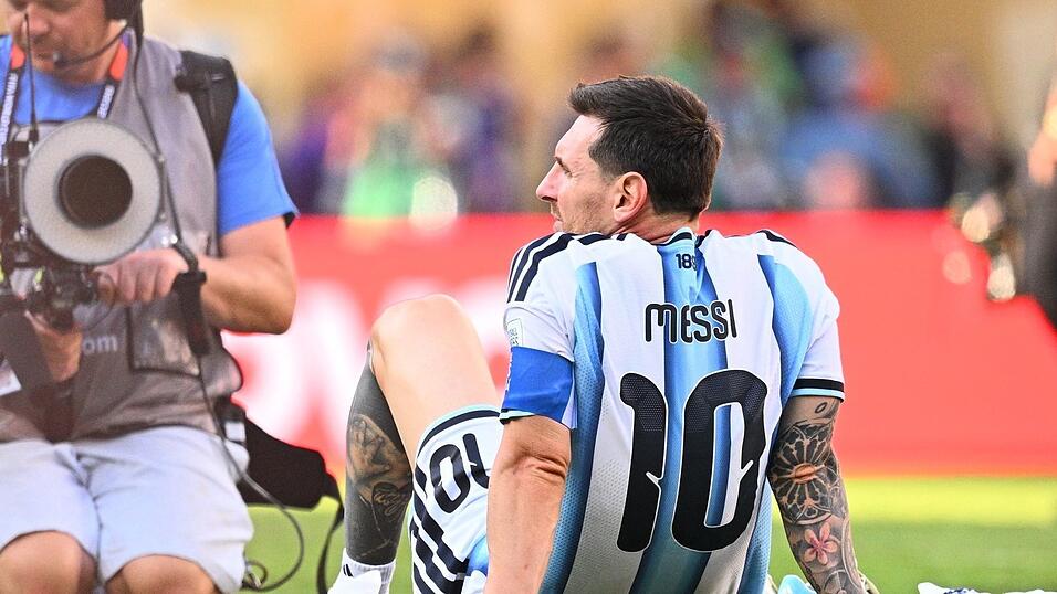 Titeltraum geplatzt: Messi nach dem Abpfiff in East Rutherford. Titeltraum geplatzt: Messi nach dem Abpfiff in East Rutherford.