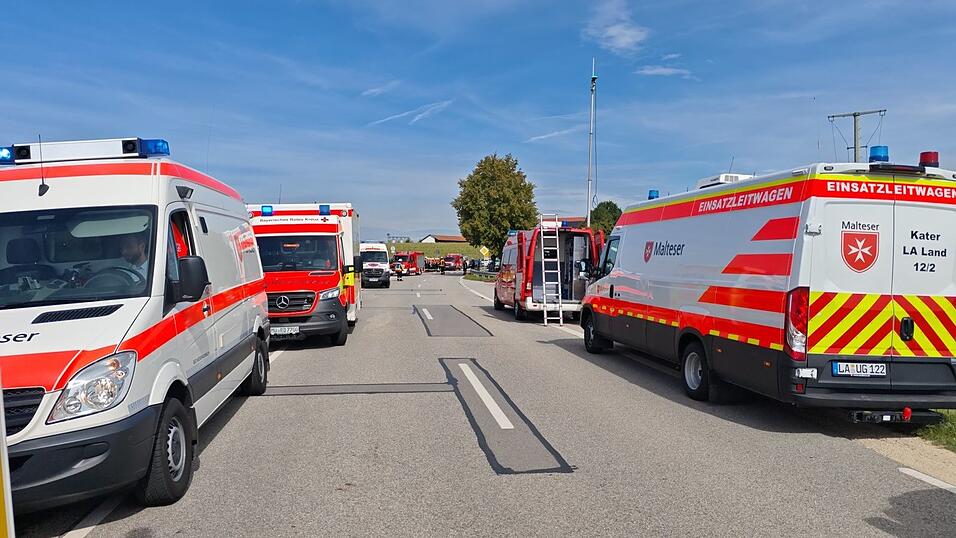 Auf einem landwirtschaftlichen Anwesen bei Vilsbiburg ist am Sonntag ein Feuer ausgebrochen. Auf einem landwirtschaftlichen Anwesen bei Vilsbiburg ist am Sonntag ein Feuer ausgebrochen.