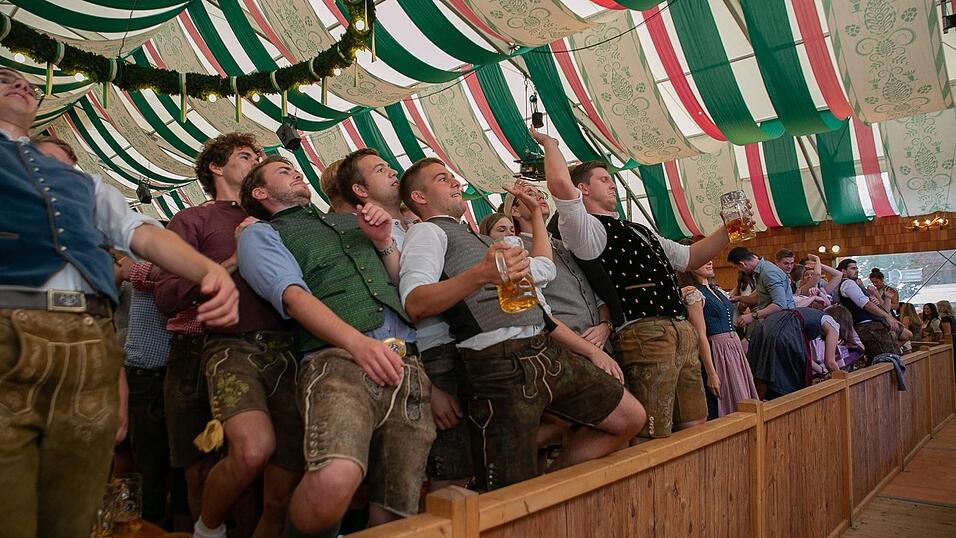 Die Partybilder vom Freitag, 12. August 2022, aus dem Festzelt Weckmann.