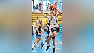 Ungewohntes Gefühl: Mattis Urbanke (am Ball) und seine Baskets Vilsbiburg mussten sich nach zuletzt zwei Siegen beim Tabellenführer TS Jahn München geschlagen geben. Ungewohntes Gefühl: Mattis Urbanke (am Ball) und seine Baskets Vilsbiburg mussten sich nach zuletzt zwei Siegen beim Tabellenführer TS Jahn München geschlagen geben.