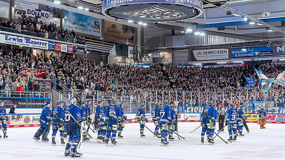 Nicht alle Spieler, die beim letztjährigen Vorbereitungsturnier der Straubing Tigers dabei waren, sind auch 2025 noch im Kader. Das Ziel des niederbayerischen DEL-Clubs ist aber dasselbe wie immer: eine Standortbestimmung gegen direkte Ligakonkurrenten. Nicht alle Spieler, die beim letztjährigen Vorbereitungsturnier der Straubing Tigers dabei waren, sind auch 2025 noch im Kader. Das Ziel des niederbayerischen DEL-Clubs ist aber dasselbe wie immer: eine Standortbestimmung gegen direkte Ligakonkurrenten.