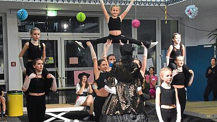 Die Showtanz-Gruppe 'Magic Diamonds' hatte spektakuläre Figuren in ihrem Repertoire.