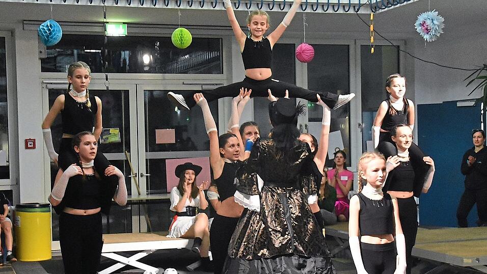 Die Showtanz-Gruppe 'Magic Diamonds' hatte spektakuläre Figuren in ihrem Repertoire.