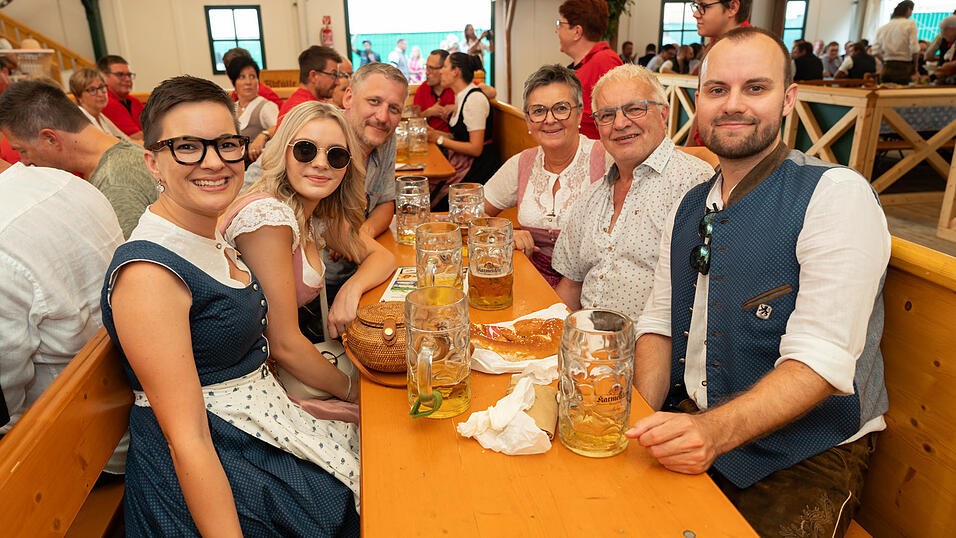 Die Partybilder vom Montag, 12. August 2024, aus dem Festzelt Nothaft. Die Partybilder vom Montag, 12. August 2024, aus dem Festzelt Nothaft.