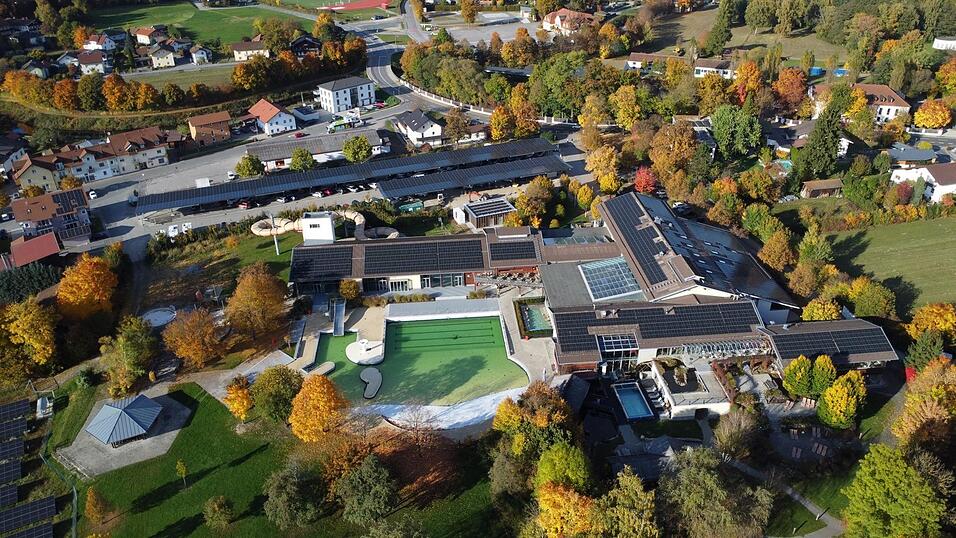 Eine Erfolgsgeschichte: Die Aqacur-Badewelt in Bad Kötzting, ein touristisches Zugpferd der gesamten Region, feiert 20. Geburtstag. Eine Erfolgsgeschichte: Die Aqacur-Badewelt in Bad Kötzting, ein touristisches Zugpferd der gesamten Region, feiert 20. Geburtstag.