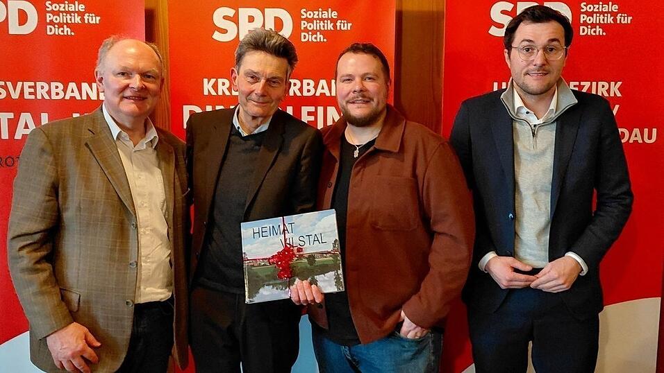 Die SPD-Kreisvorsitzenden Bernd Vilsmeier (l.) und Severin Eder (2. v. r.) mit Rolf Mützenich (2. v. l.) und Johannes Schätzl (r.) in Steinberg-Warth Die SPD-Kreisvorsitzenden Bernd Vilsmeier (l.) und Severin Eder (2. v. r.) mit Rolf Mützenich (2. v. l.) und Johannes Schätzl (r.) in Steinberg-Warth
