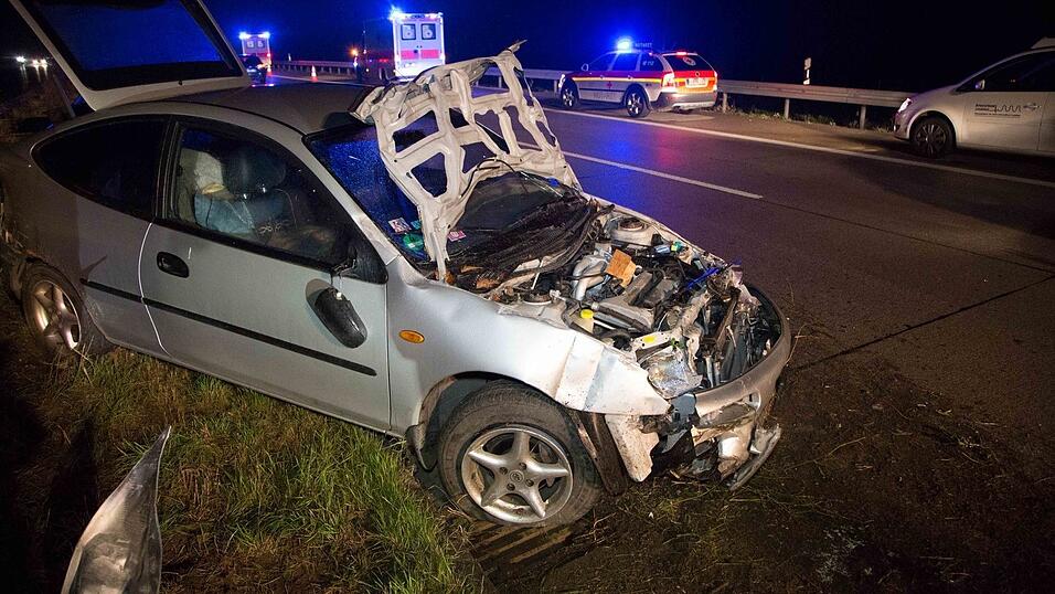 Bei dem Unfall wurden beide Fahrer leicht verletzt. (Foto: FD) Bei dem Unfall wurden beide Fahrer leicht verletzt. (Foto: FD)