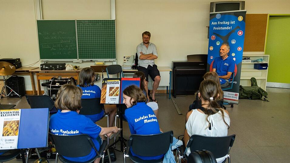 Auch Fragen konnten die Schüler an Stefan Dettl stellen.
