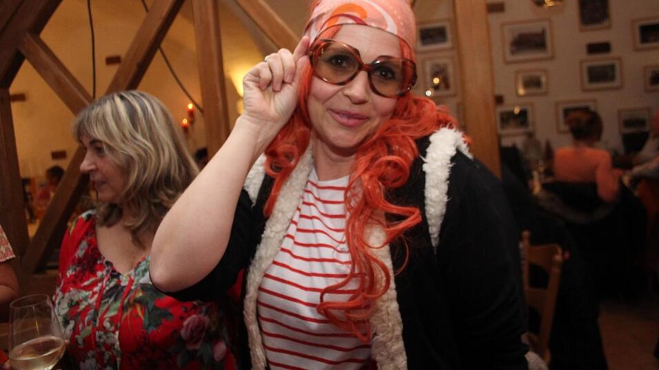 In der Landshuter Weinstube Isarklause fand am Samstag eine Schlagerparty statt. In der Landshuter Weinstube Isarklause fand am Samstag eine Schlagerparty statt.