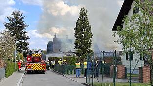 Dem Anschein nach ist vom betroffenen Haus nicht viel stehen geblieben.