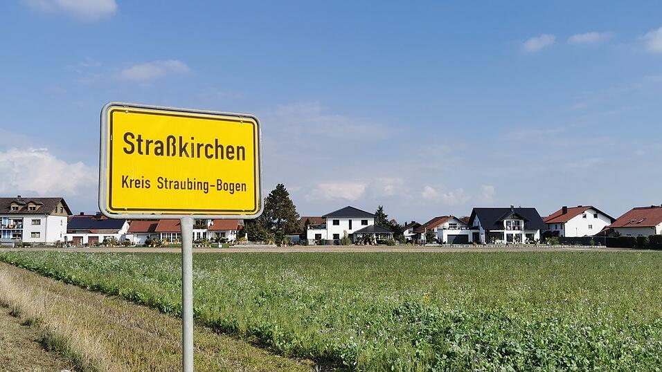 Bürgermeister Christian Hirtreiter informierte, dass am 28. September der diözesanweite Schöpfungstag in Straßkirchen stattfinden wird. Bürgermeister Christian Hirtreiter informierte, dass am 28. September der diözesanweite Schöpfungstag in Straßkirchen stattfinden wird.