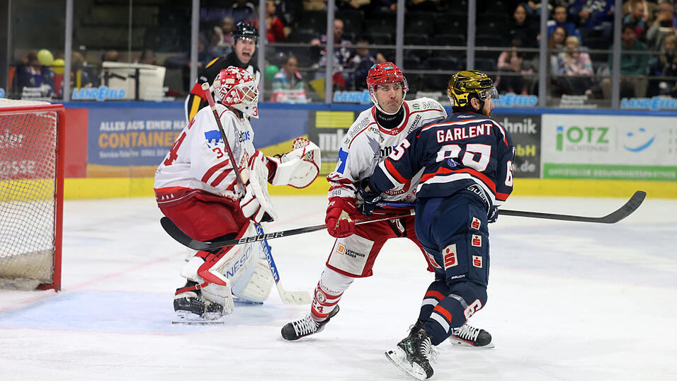Während EVL-Verteidiger Nick Pageau den Huskies-Goldhelm Hunter Garlent in Schach hielt, parierte Keeper Jonas Langmann mit einer Ausnahme alles, was auf seinen Kasten flog. Das waren laut offizieller Statistik immerhin 31 Schüsse - eine bärenstarke Quote.