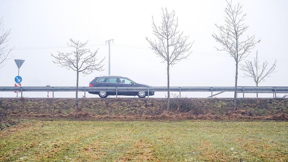 Der Hochnebel h&auml;lt sich vielerorts hartn&auml;ckig. (Archivbild)
