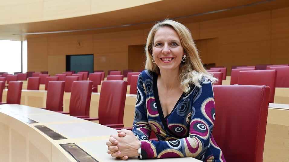 'Viele Opfer von Gewalttaten in Bayern stellen erst gar keinen Antrag oder geben irgendwann auf, weil der Aufwand zu hoch und die Kommunikation der Behörden unsensibel ist', kritisiert die FDP-Landtagsabgeordnete Julika Sandt.