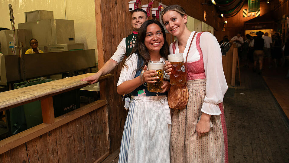 Die Partybilder vom Dienstag, 12. August, aus dem Festzelt Weckmann. Die Partybilder vom Dienstag, 12. August, aus dem Festzelt Weckmann.