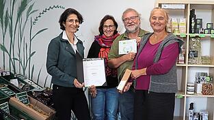 Rosemarie Hofmann (von links), Claudia Braun, Richard Härtl und Judith Hock-Klemm bringen ihre Kenntnisse und Fähigkeiten in die Genossenschaft ein. Gerade hat Radis & Bona den European Organic Award gewonnen.