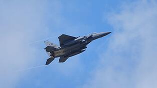 Das im Iran vermisste Besatzungsmitglied eines US-Kampfjets soll gefunden worden sein. (Archivbild) Das im Iran vermisste Besatzungsmitglied eines US-Kampfjets soll gefunden worden sein. (Archivbild)