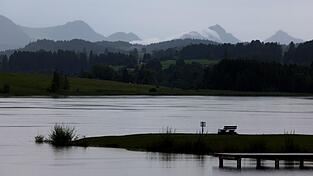 Am Alpenrand sind Gewitter angek&uuml;ndigt. (Archivfoto)