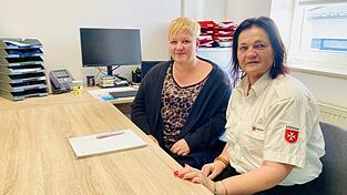 Die neue Fachkraft für pflegende Angehörige, Carina Meyze (links), mit Malteser-Geschäftsführerin Martina Vogl Die neue Fachkraft für pflegende Angehörige, Carina Meyze (links), mit Malteser-Geschäftsführerin Martina Vogl