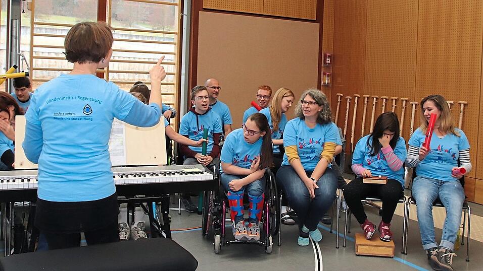 Der Chor des Blindeninstituts begr&uuml;&szlig;te die G&auml;ste zum Spatenstich.