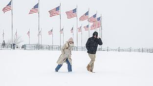 Der Winter hat die USA weitgehend in Griff. In mehreren Bundesstaaten forderten eisige Kälte und Sturm bereits Tote. Der Winter hat die USA weitgehend in Griff. In mehreren Bundesstaaten forderten eisige Kälte und Sturm bereits Tote.