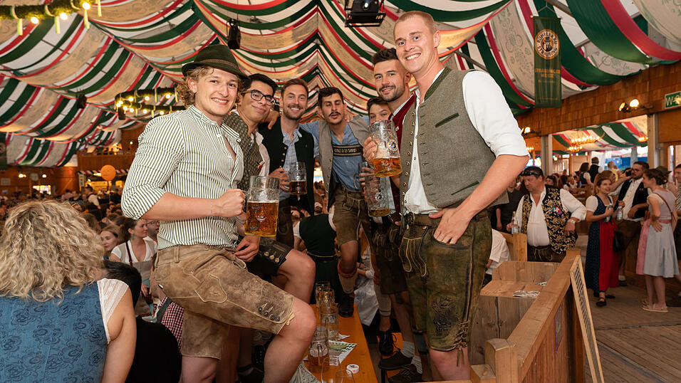 Die Partybilder vom Montag, 12. August 2024, aus dem Festzelt Weckmann. Die Partybilder vom Montag, 12. August 2024, aus dem Festzelt Weckmann.
