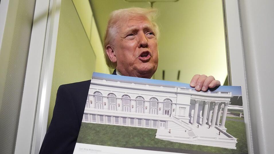 Mit kostspieligen Repr&auml;sentationsprojekten wie dem Ballsaal des Wei&szlig;en Hauses und einem riesigen Triumphbogen kn&uuml;pft Trump an das Verhalten fr&uuml;herer K&ouml;nige an (Archivbild).