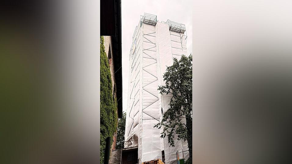 Im September soll die Sanierung des Turms abgeschlossen werden. Im September soll die Sanierung des Turms abgeschlossen werden.