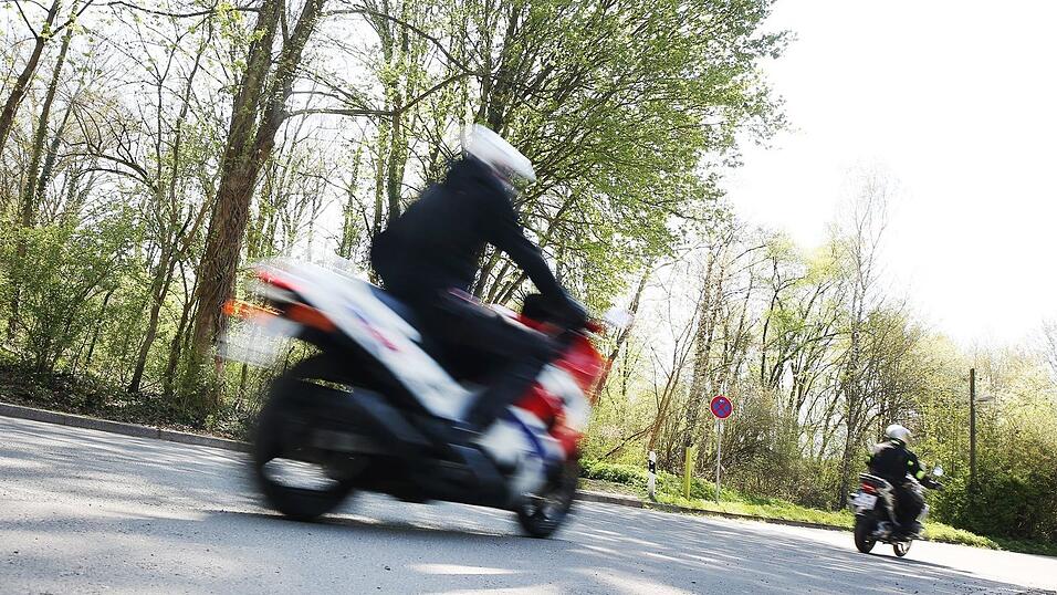 Zu Beginn der Motorradsaison werden am Wochenende viele Biker auf den Straßen erwartet. (Symbolbild) Zu Beginn der Motorradsaison werden am Wochenende viele Biker auf den Straßen erwartet. (Symbolbild)