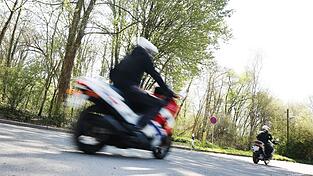 Zu Beginn der Motorradsaison werden am Wochenende viele Biker auf den Straßen erwartet. (Symbolbild)