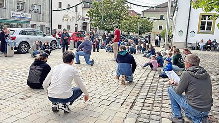 &Uuml;ber 40 Spieler sind Jahr f&uuml;r Jahr am Pfingstlspiel der FSG beteiligt. Fast die H&auml;lfte davon sind Kinder und Jugendliche, die die Tradition am Leben halten.
