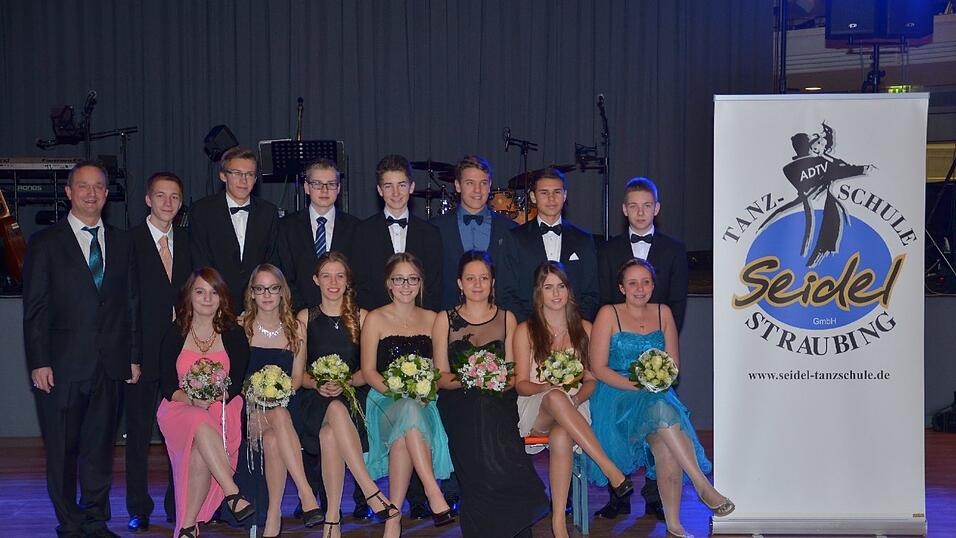 Die Bilder vom Abschlussball der Tanzschule Seidel in der Fraunhofer-Halle am 28. November. Die Bilder vom Abschlussball der Tanzschule Seidel in der Fraunhofer-Halle am 28. November.