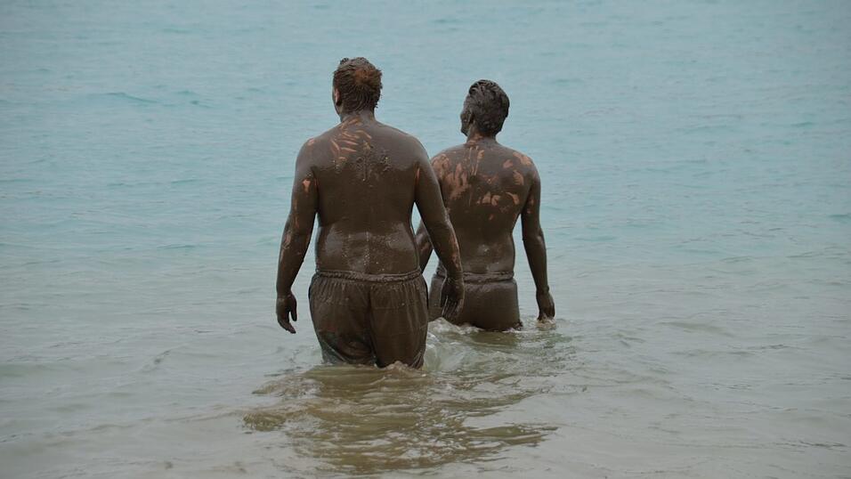 Warum schlechtes Wetter am Festival gut ist: sich vom Schlamm befreien. Warum schlechtes Wetter am Festival gut ist: sich vom Schlamm befreien.