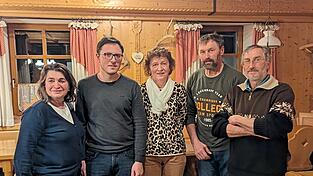 Die neu gew&auml;hlte Vorstandschaft mit dem bisherigen Vorstandsvorsitzenden Siegfried M&uuml;hlbauer (2. v. r.).