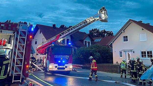 Ein glimmender Zigarettenstummel war Ausl&ouml;ser eines Dachstuhlbrands in Hohenthann.