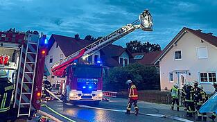 Ein glimmender Zigarettenstummel war Auslöser eines Dachstuhlbrands in Hohenthann. Ein glimmender Zigarettenstummel war Auslöser eines Dachstuhlbrands in Hohenthann.