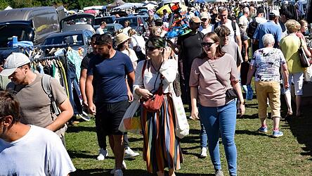 Viel geboten war beim Flohmarkt Auf der Kippe. Viel geboten war beim Flohmarkt Auf der Kippe.