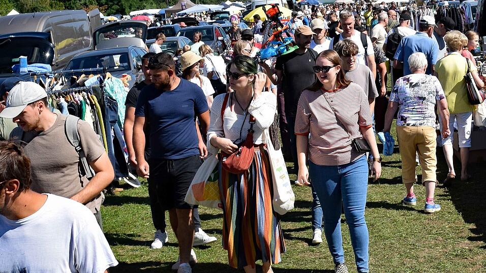 Viel geboten war beim Flohmarkt Auf der Kippe. Viel geboten war beim Flohmarkt Auf der Kippe.